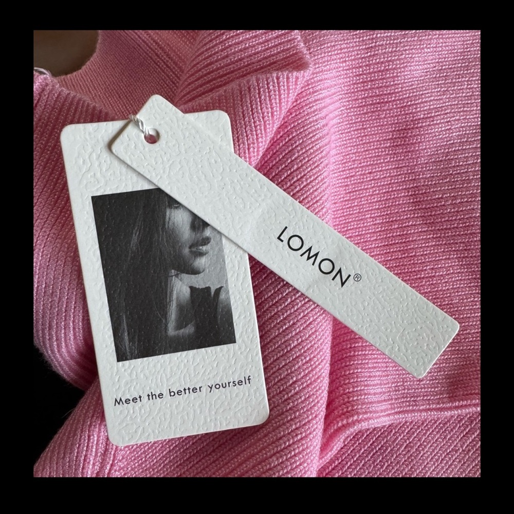 Women's Pink Sweater NWT - Picture 2 of 9